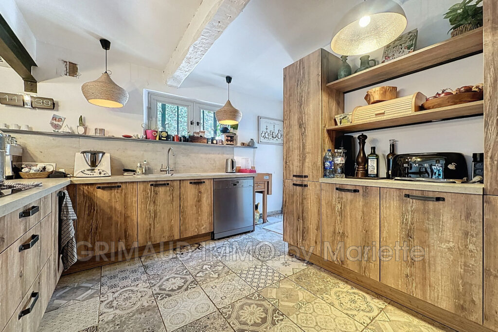 maison de hameau avec piscine  – 6 pièces – 3 chambres – 174.68 m²