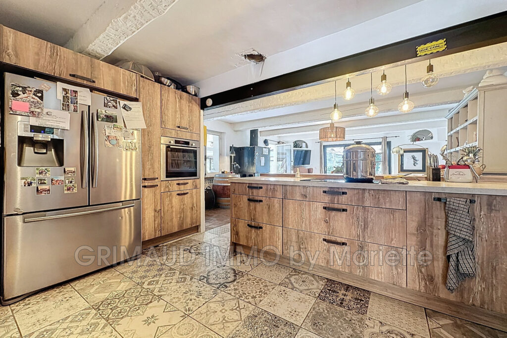 maison de hameau avec piscine  – 6 pièces – 3 chambres – 174.68 m²