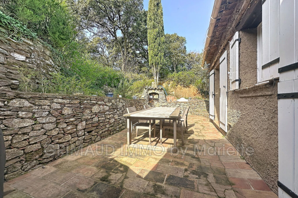 maison de hameau avec piscine  – 6 pièces – 3 chambres – 174.68 m²