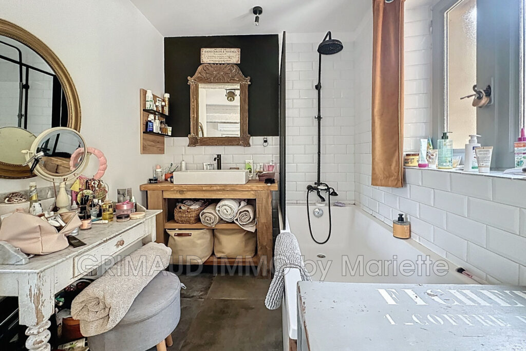 maison de hameau avec piscine  – 6 pièces – 3 chambres – 174.68 m²