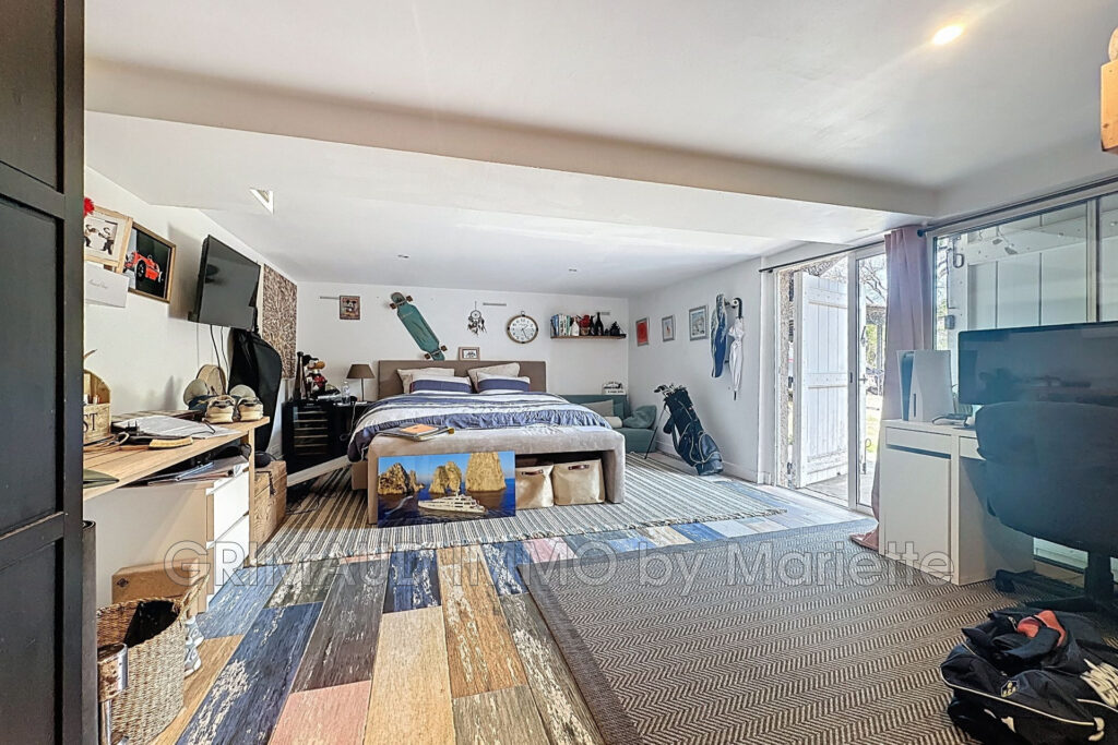 maison de hameau avec piscine  – 6 pièces – 3 chambres – 174.68 m²