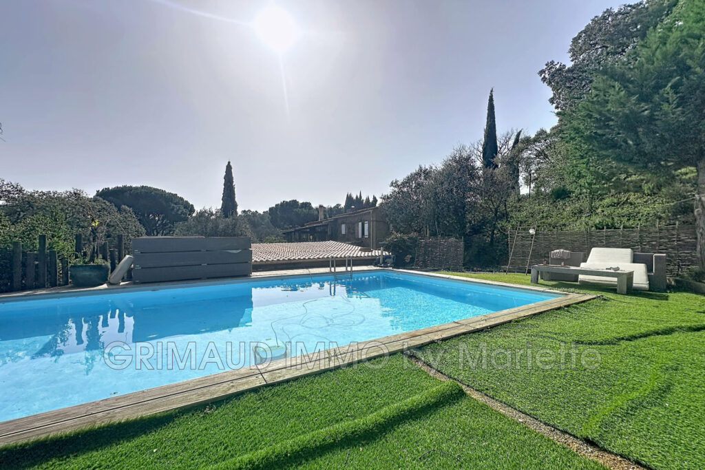 maison de hameau avec piscine  – 6 pièces – 3 chambres – 174.68 m²