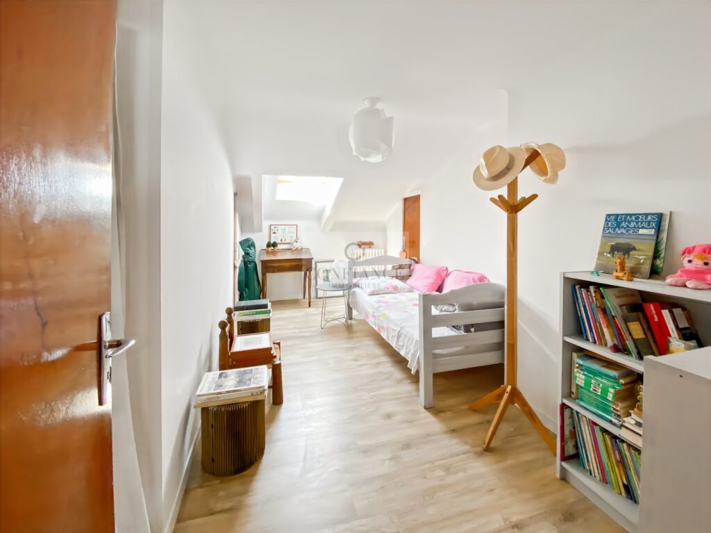 Maison – 10 pièces – 5 chambres – 340 m²