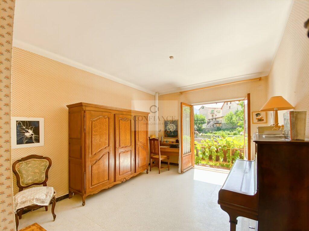 Maison – 10 pièces – 5 chambres – 340 m²