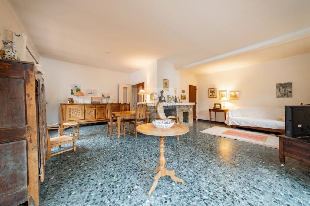 Maison – 10 pièces – 5 chambres – 340 m²