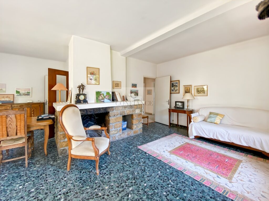 Maison – 10 pièces – 5 chambres – 340 m²