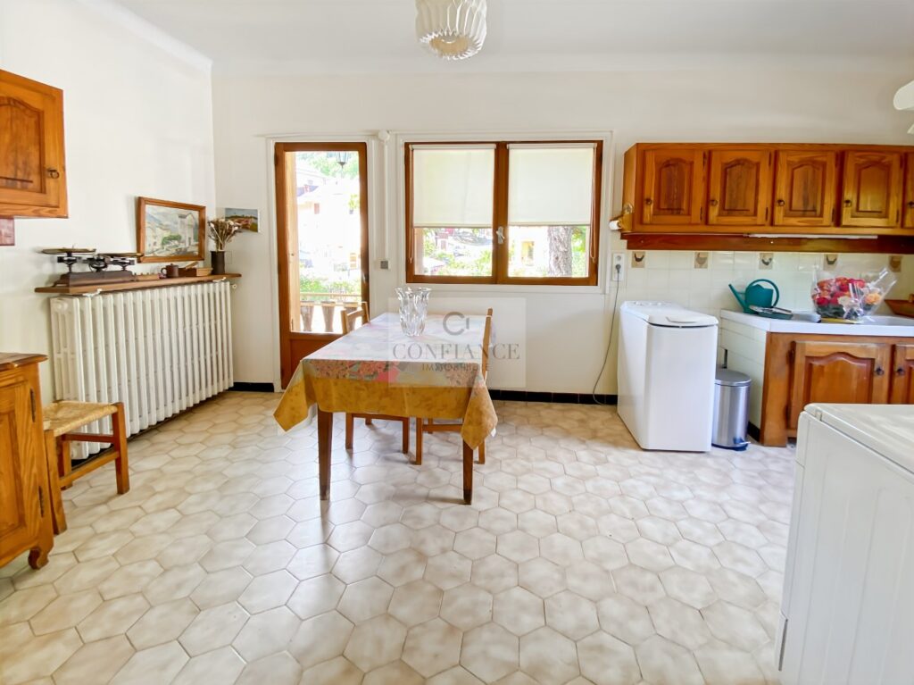 Maison – 10 pièces – 5 chambres – 340 m²