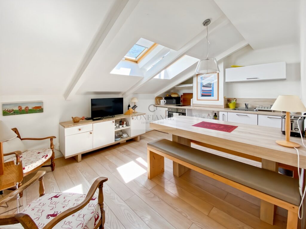 Maison – 10 pièces – 5 chambres – 340 m²