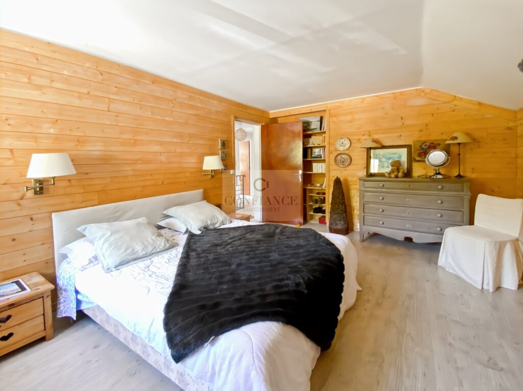 Maison – 10 pièces – 5 chambres – 340 m²