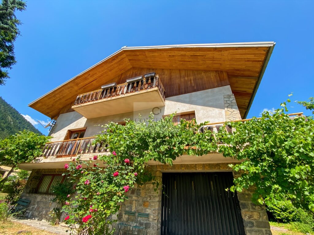 Maison – 10 pièces – 5 chambres – 340 m²