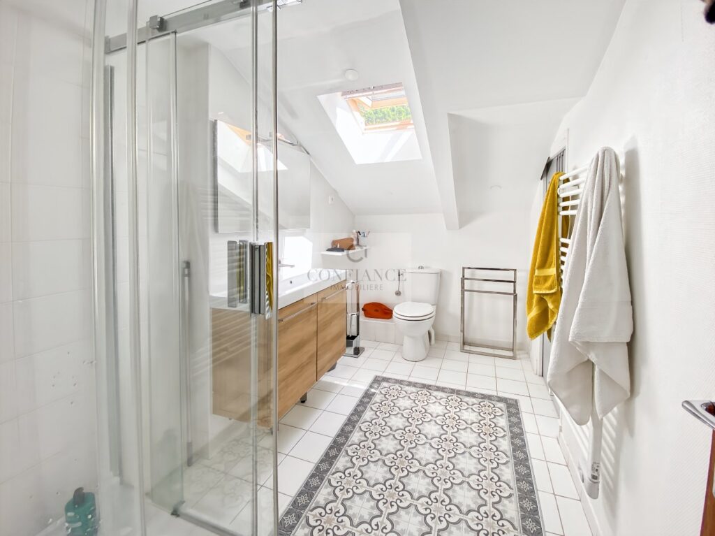 Maison – 10 pièces – 5 chambres – 340 m²