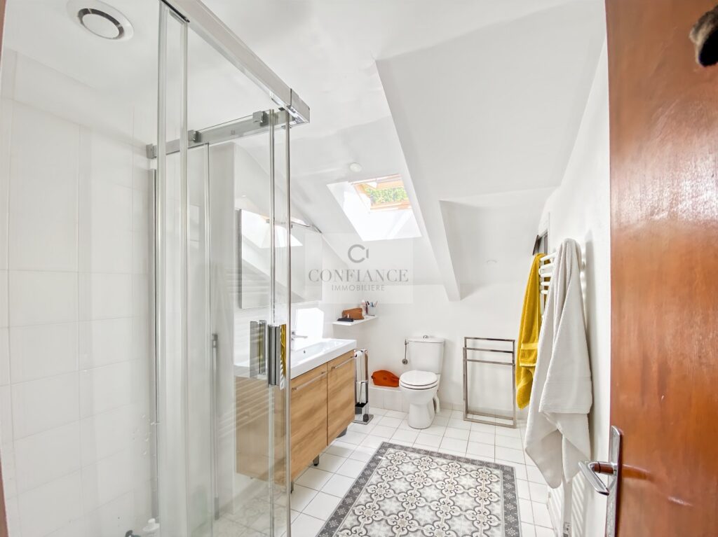 Maison – 10 pièces – 5 chambres – 340 m²