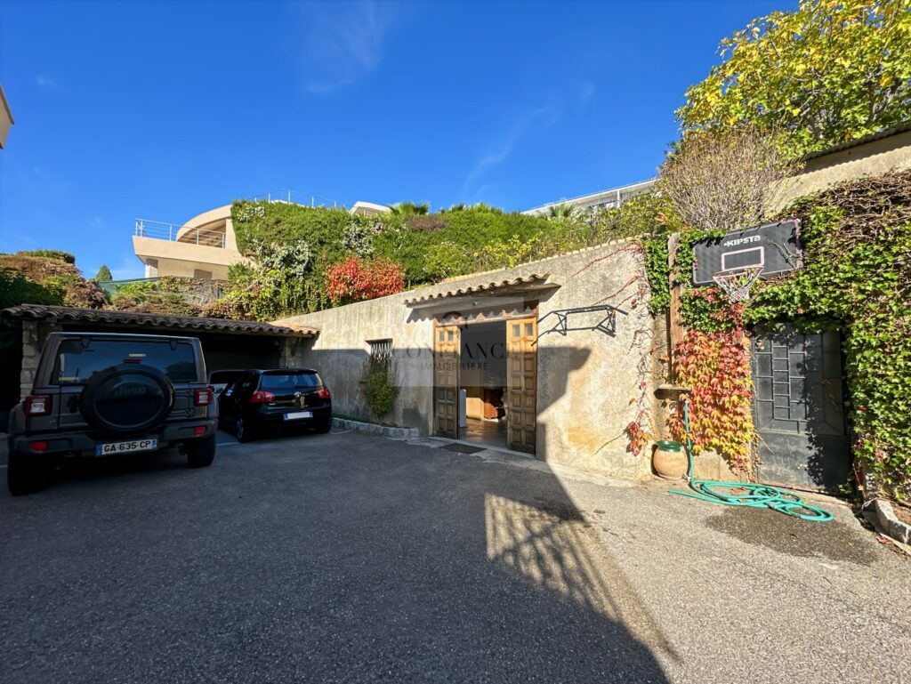 Maison – 7 pièces – 5 chambres – NR  – 211 m²