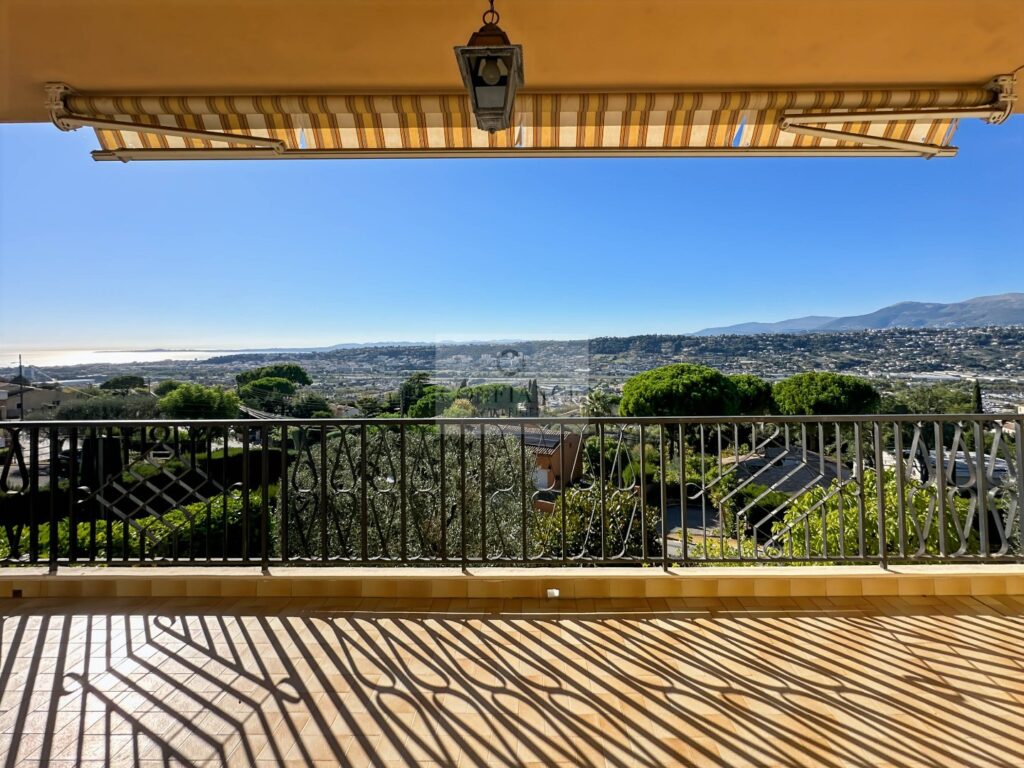 Maison – 7 pièces – 5 chambres – NR  – 211 m²