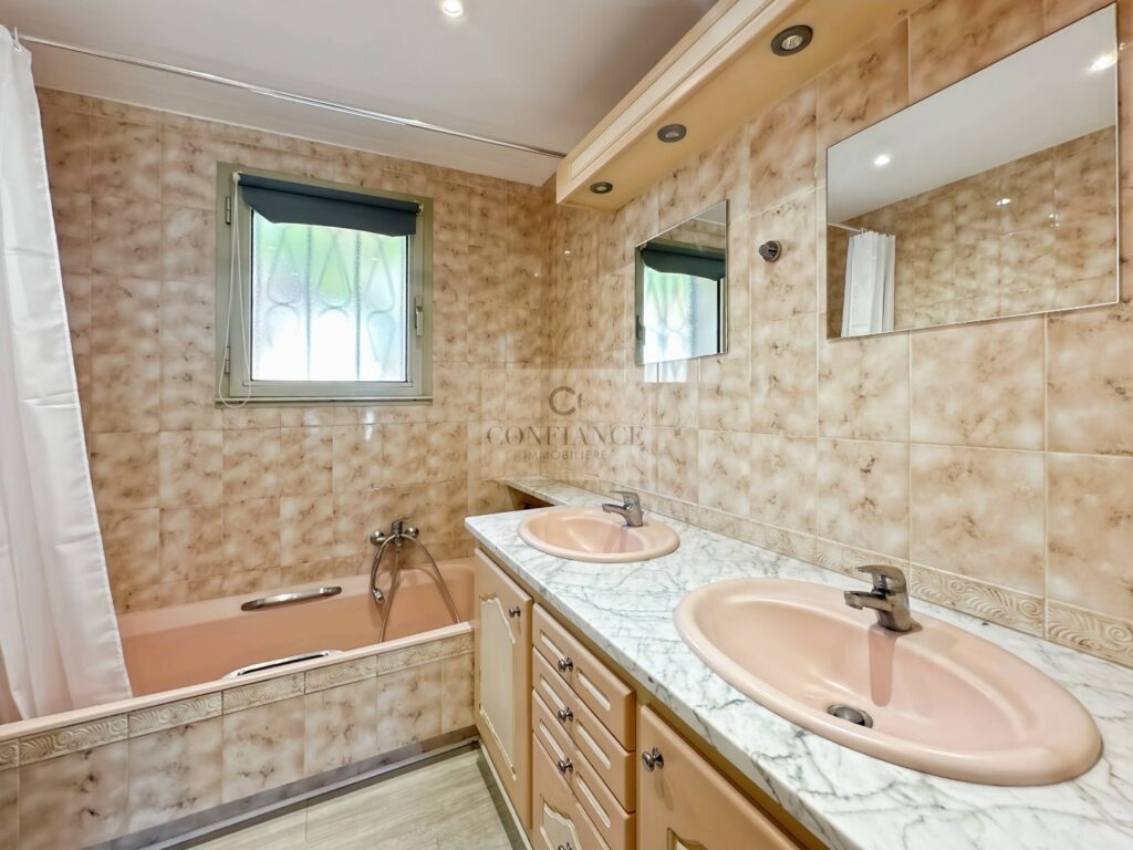 Maison – 7 pièces – 5 chambres – NR  – 211 m²