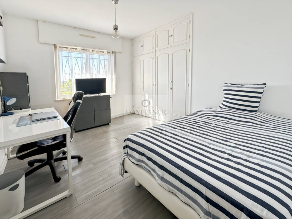 Maison – 7 pièces – 5 chambres – NR  – 211 m²