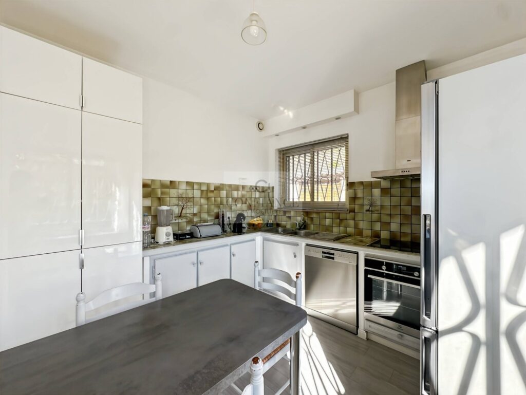 Maison – 7 pièces – 5 chambres – NR  – 211 m²