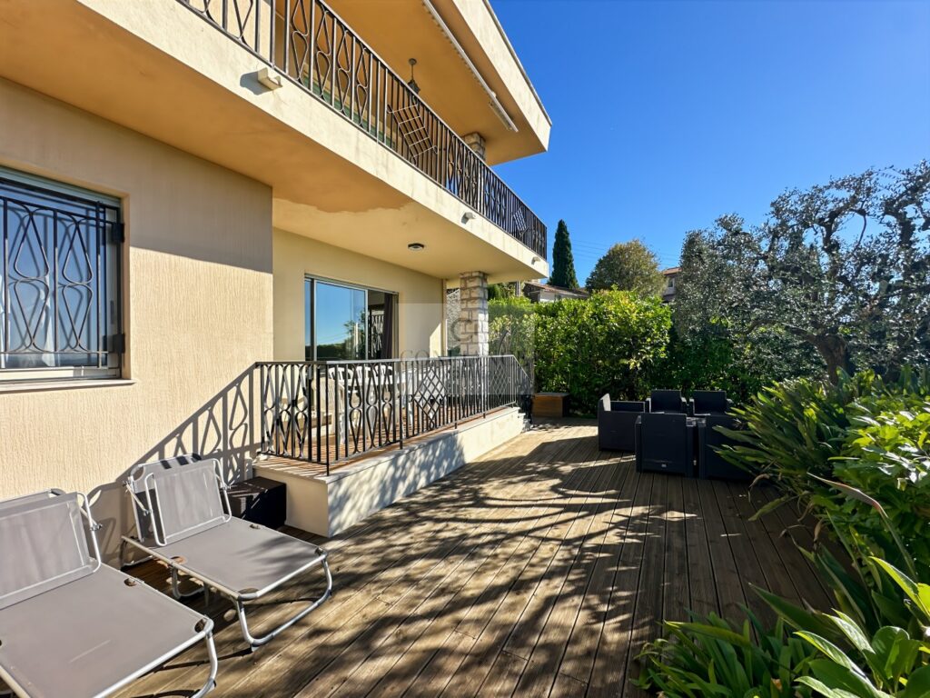 Maison – 7 pièces – 5 chambres – NR  – 211 m²