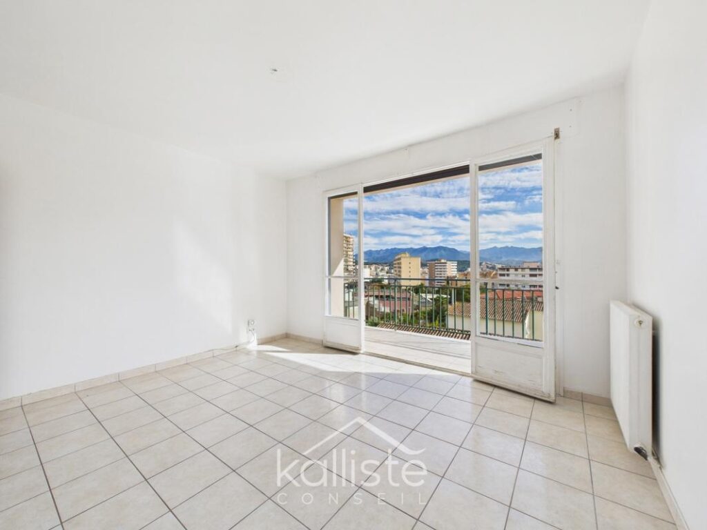 Ajaccio Loretto – Appartement 3 pièces traversant avec balcon et vue dégagée – 3 pièces – 2 chambres – 65 m²