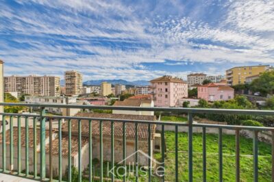 Ajaccio Loretto – Appartement 3 pièces traversant avec balcon et vue dégagée – 3 pièces – 2 chambres – 65 m²