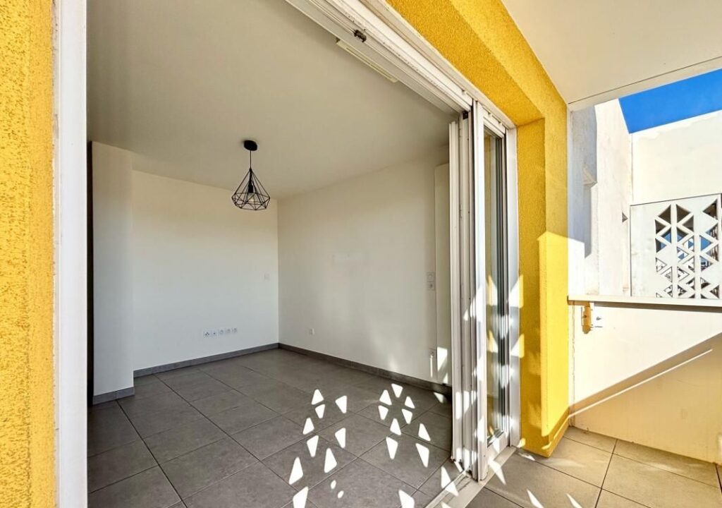 Studio + balcon + parking Euroméditerranée 13015 – 1 pièce – NR chambres – 23 m²