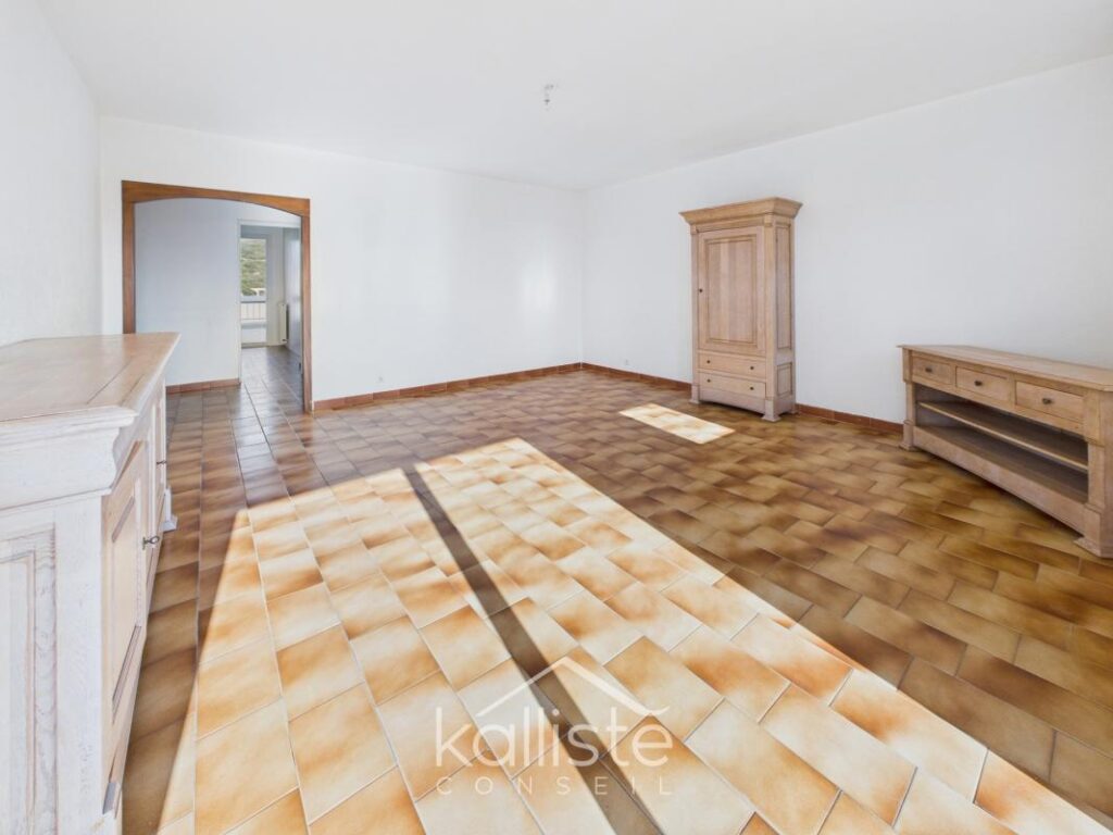 T4 traversant 110 m² avec terrasses et vue dégagée – Ajaccio Lyautey – 4 pièces – 3 chambres – 100 m²