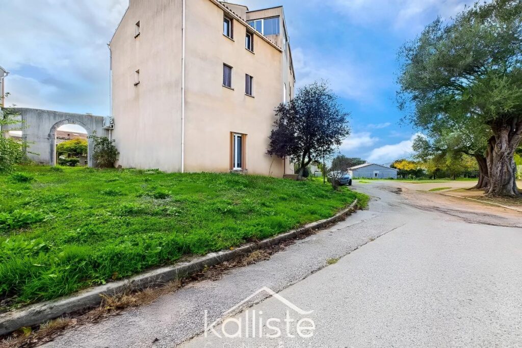 Grand T5 lumineux sur CAURO – 5 pièces – 3 chambres – 89 m²