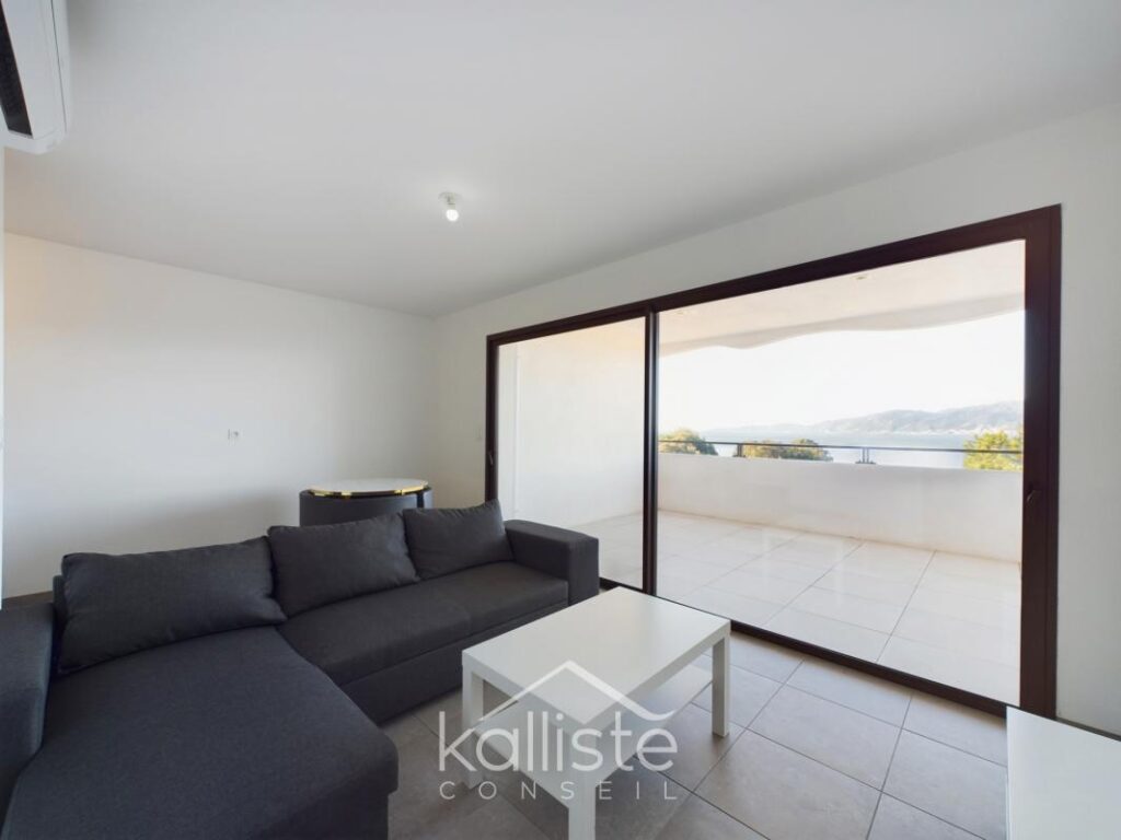 Pietrosella – Superbe T2 face à la mer avec terrasse et garage, proche Porticcio – 2 pièces – 1 chambre – 42 m²