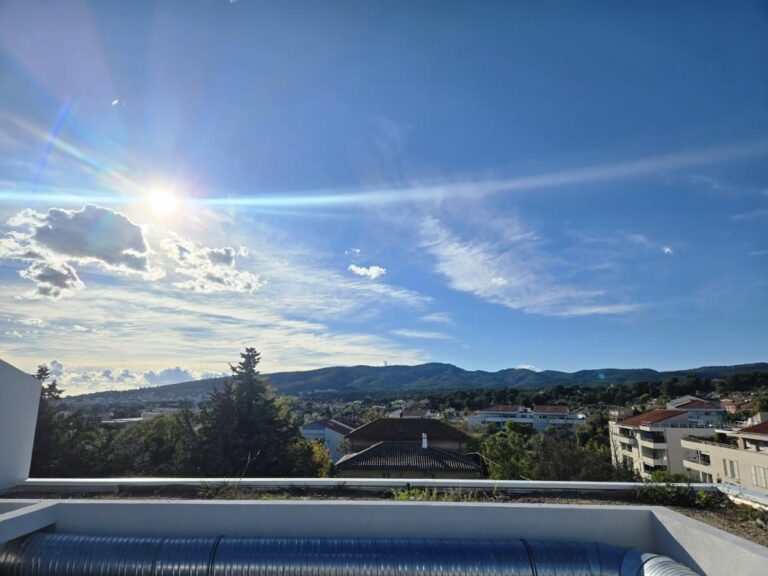 T4 DPLX EN DERNIER ETAGE – 4 pièces – 3 chambres – 93 m²