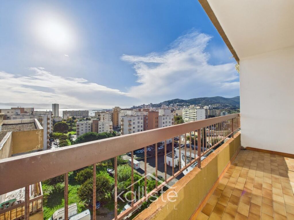 T4 traversant 110 m² avec terrasses et vue dégagée – Ajaccio Lyautey – 4 pièces – 3 chambres – 100 m²