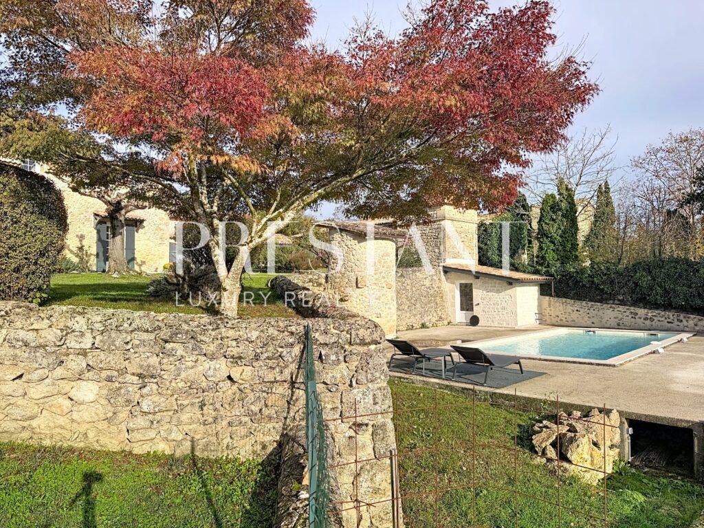 Maison – 7 pièces – 4 chambres – 280 m²