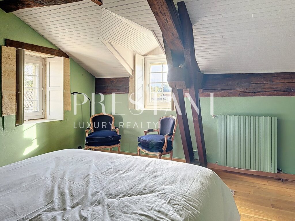 Maison – 7 pièces – 4 chambres – 280 m²