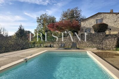 Maison – 7 pièces – 4 chambres – 280 m²