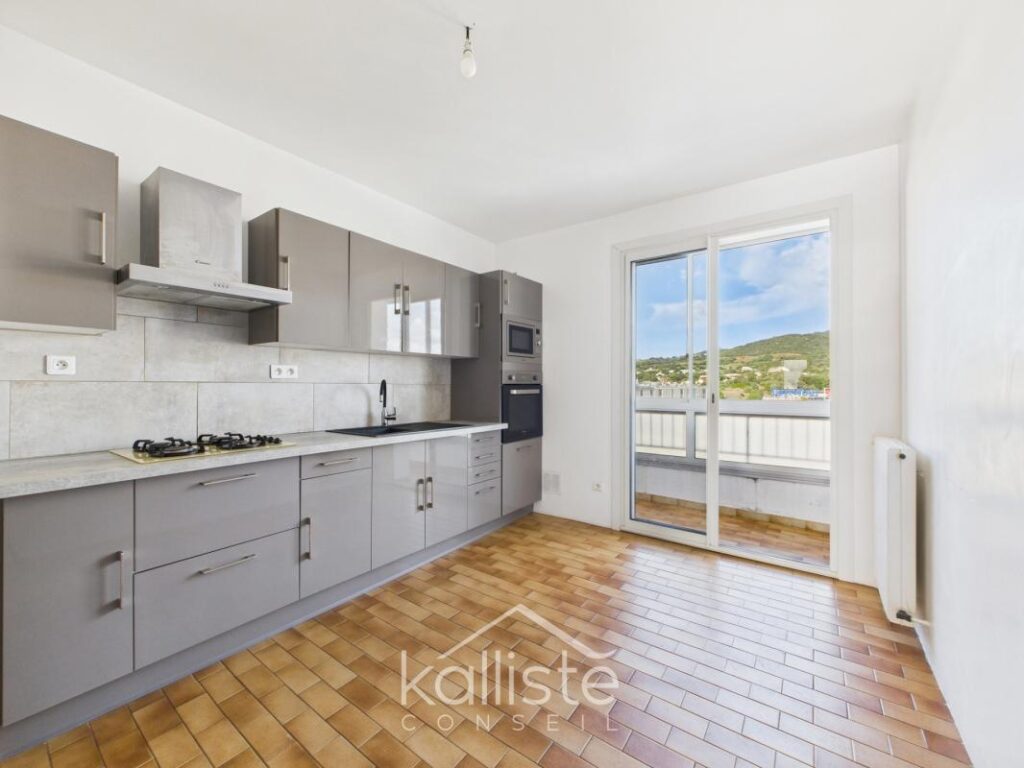 T4 traversant 110 m² avec terrasses et vue dégagée – Ajaccio Lyautey – 4 pièces – 3 chambres – 100 m²