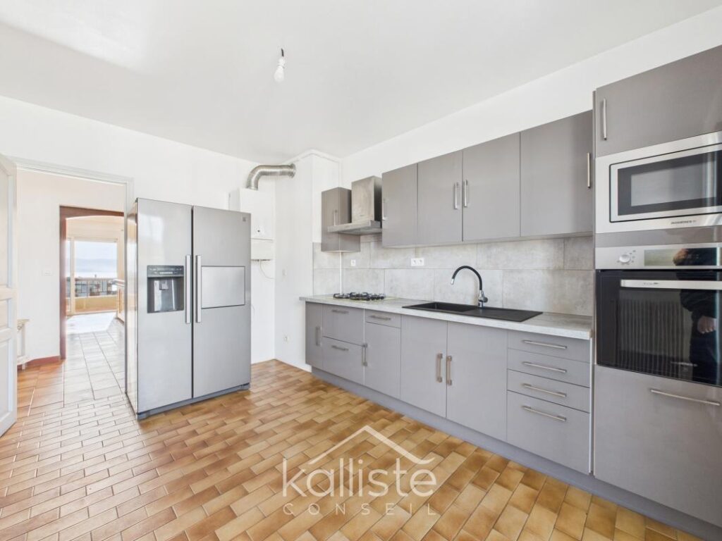 T4 traversant 110 m² avec terrasses et vue dégagée – Ajaccio Lyautey – 4 pièces – 3 chambres – 100 m²