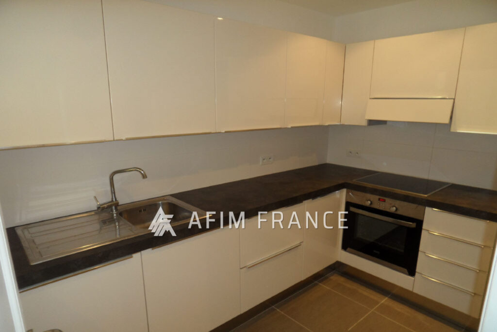 En plein centre de Beausoleil, proche de toutes commodités et  – 3 pièces – 2 chambres – 51.00 m²