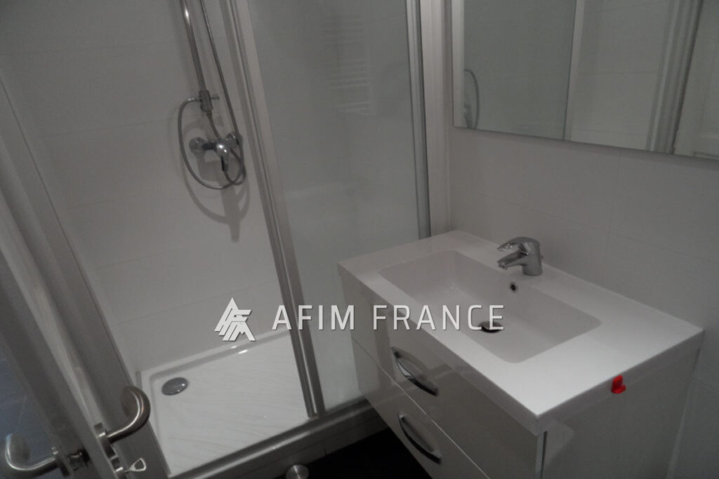 En plein centre de Beausoleil, proche de toutes commodités et  – 3 pièces – 2 chambres – 51.00 m²