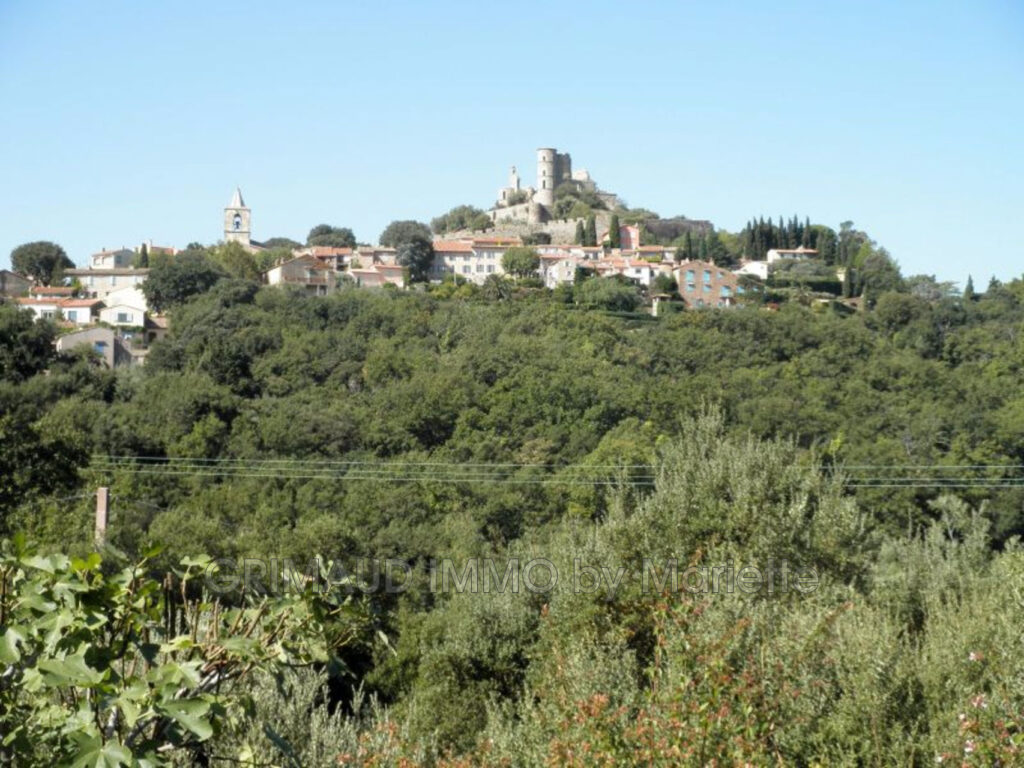 Havre de Paix avec Vue sur le Village  Villa avec Jardin et D – 6 pièces – 3 chambres – 225.00 m²