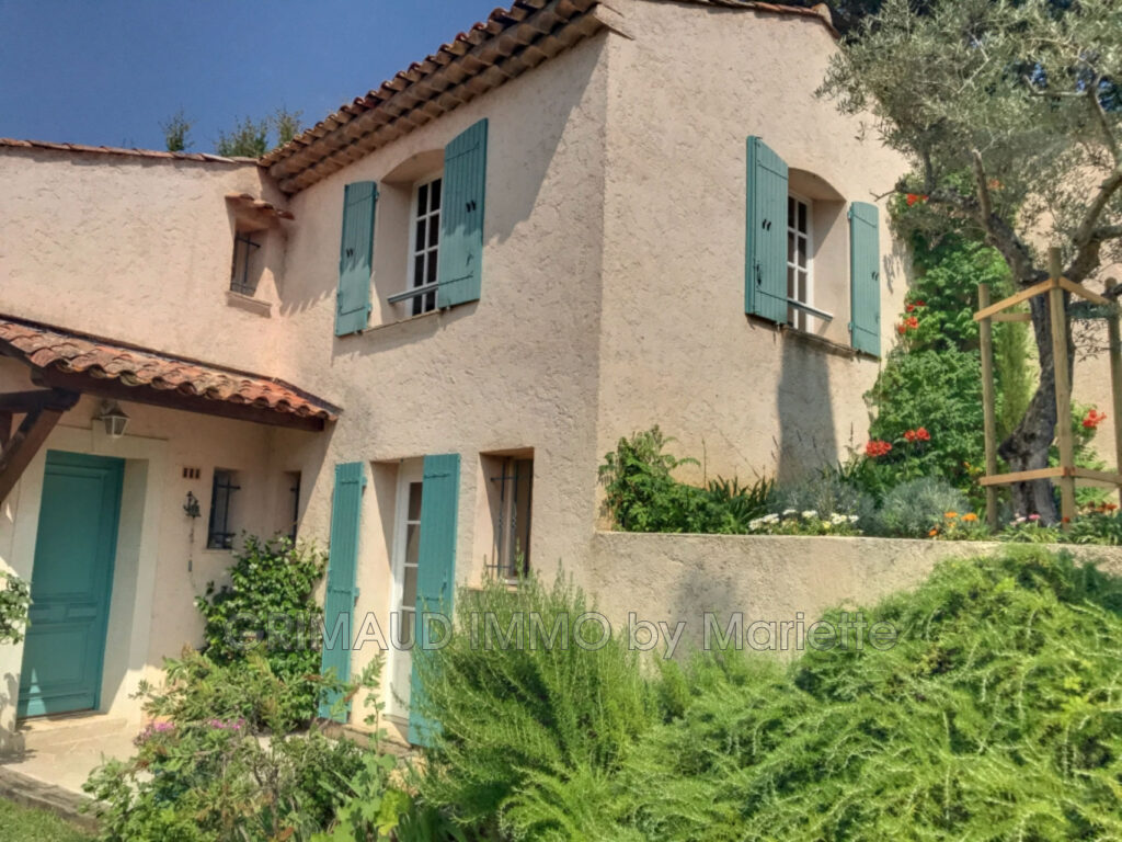 Havre de Paix avec Vue sur le Village  Villa avec Jardin et D – 6 pièces – 3 chambres – 225.00 m²