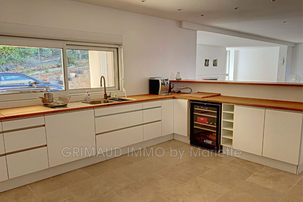 Superbe penthouse 180 m² avec vue imprenable mer – 4 pièces – 3 chambres – 180.00 m²