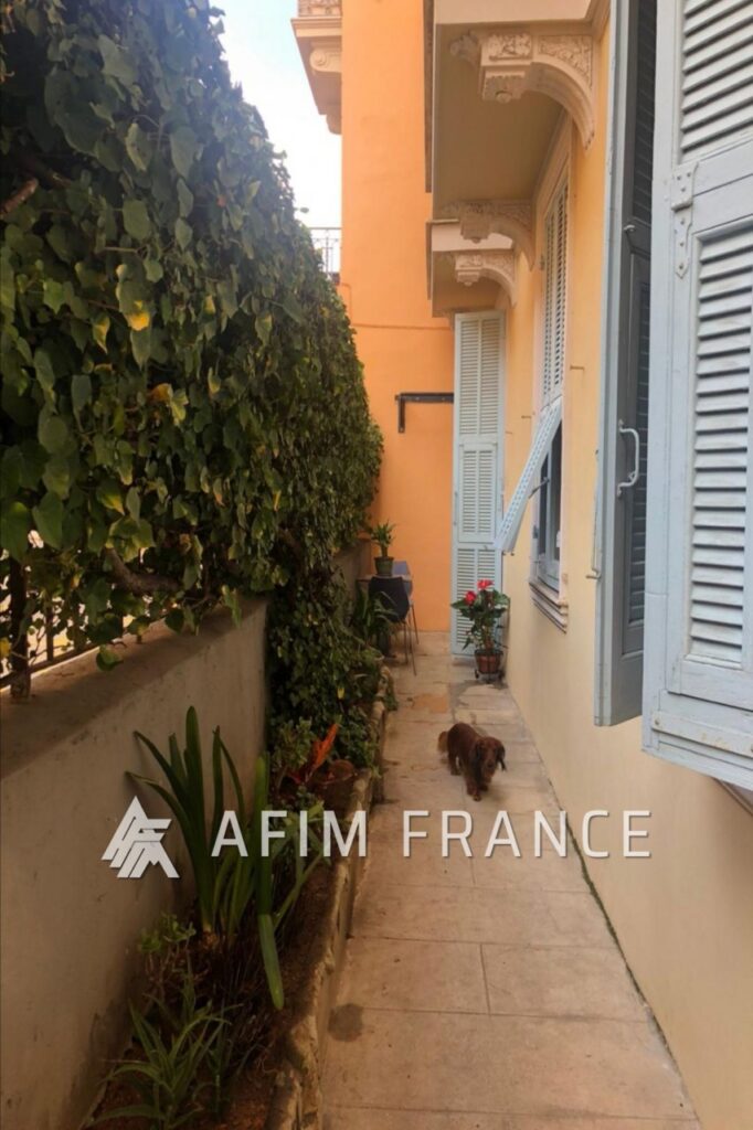 En plein centre de Beausoleil, proche de toutes commodités et  – 3 pièces – 2 chambres – 51.00 m²