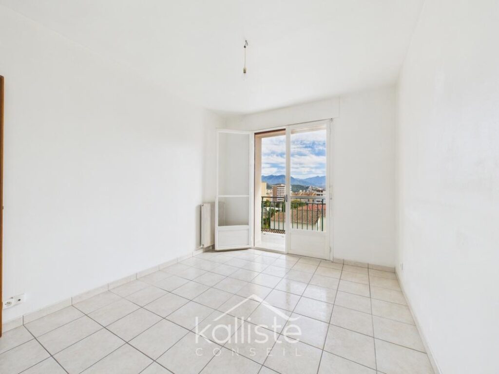 Ajaccio Loretto – Appartement 3 pièces traversant avec balcon et vue dégagée – 3 pièces – 2 chambres – 65 m²