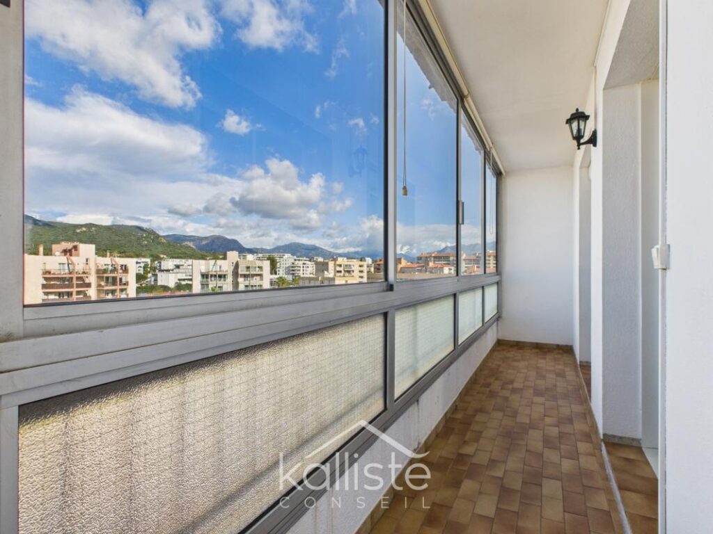T4 traversant 110 m² avec terrasses et vue dégagée – Ajaccio Lyautey – 4 pièces – 3 chambres – 100 m²