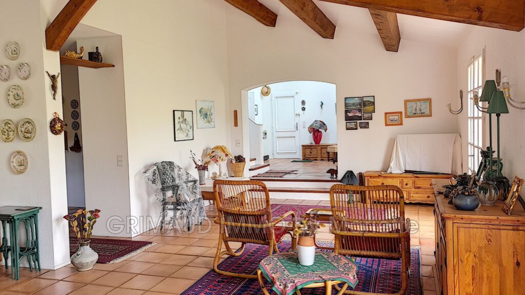 Havre de Paix avec Vue sur le Village  Villa avec Jardin et D – 6 pièces – 3 chambres – 225.00 m²