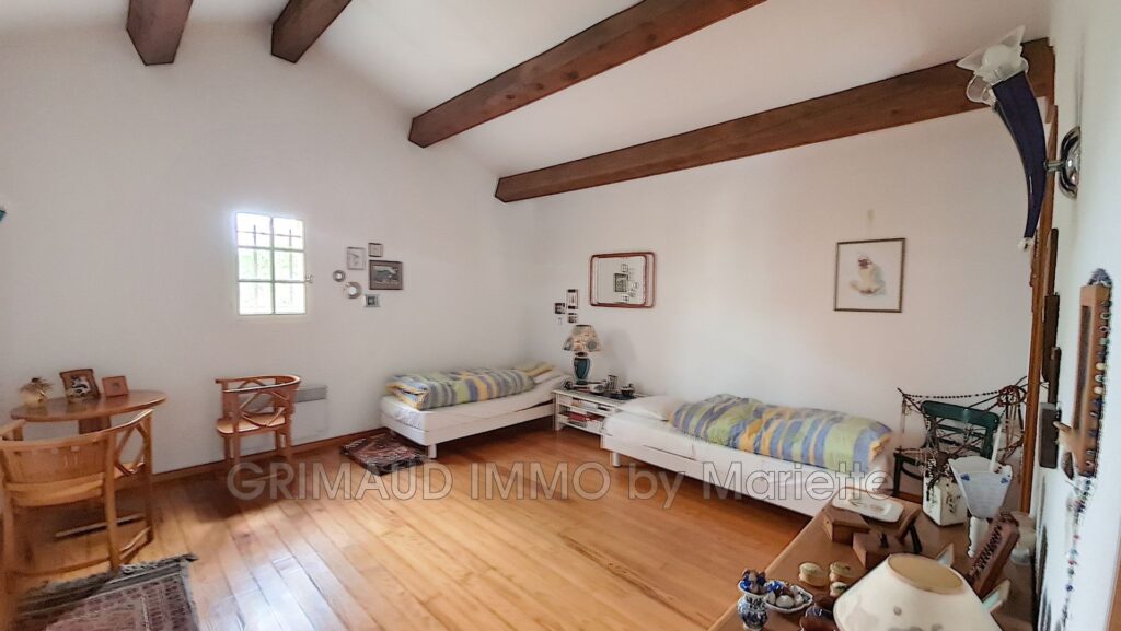 Havre de Paix avec Vue sur le Village  Villa avec Jardin et D – 6 pièces – 3 chambres – 225.00 m²