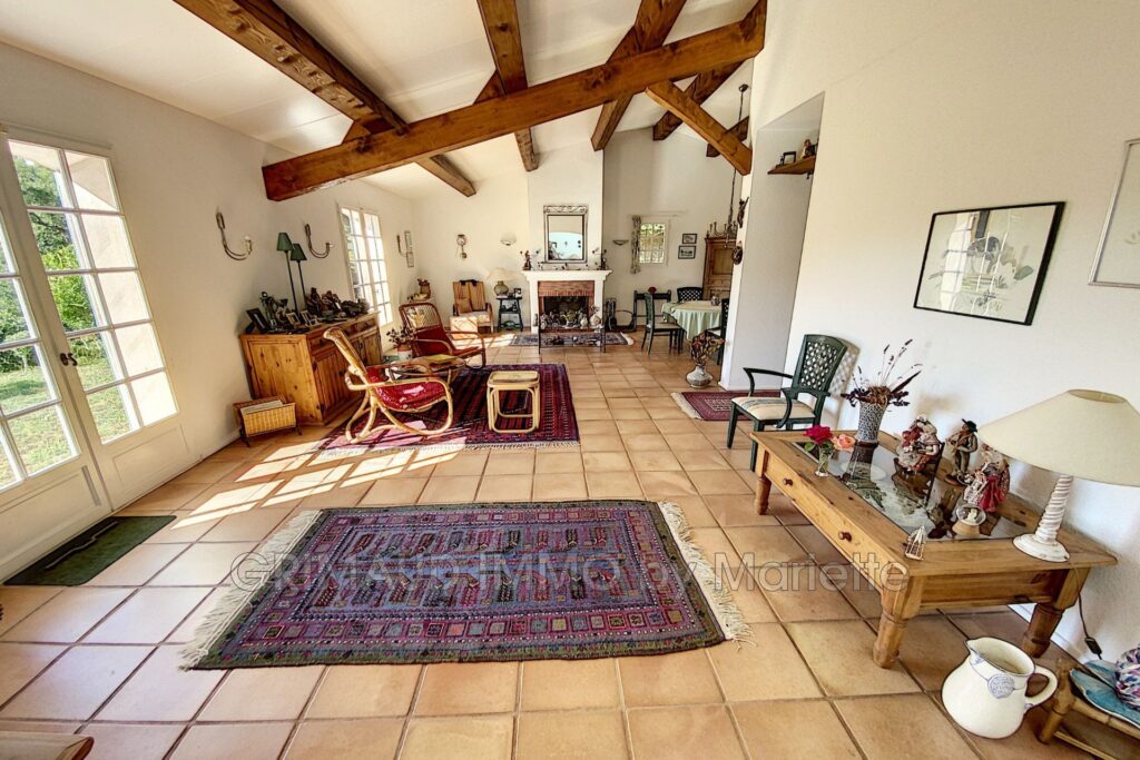 Havre de Paix avec Vue sur le Village  Villa avec Jardin et D – 6 pièces – 3 chambres – 225.00 m²