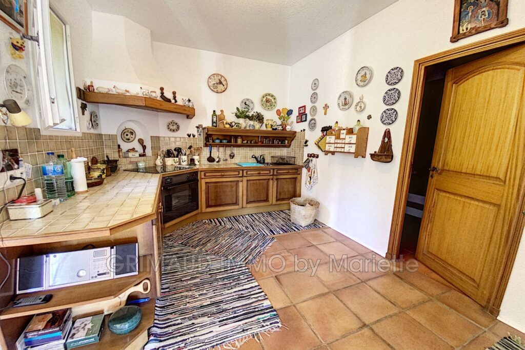 Havre de Paix avec Vue sur le Village  Villa avec Jardin et D – 6 pièces – 3 chambres – 225.00 m²