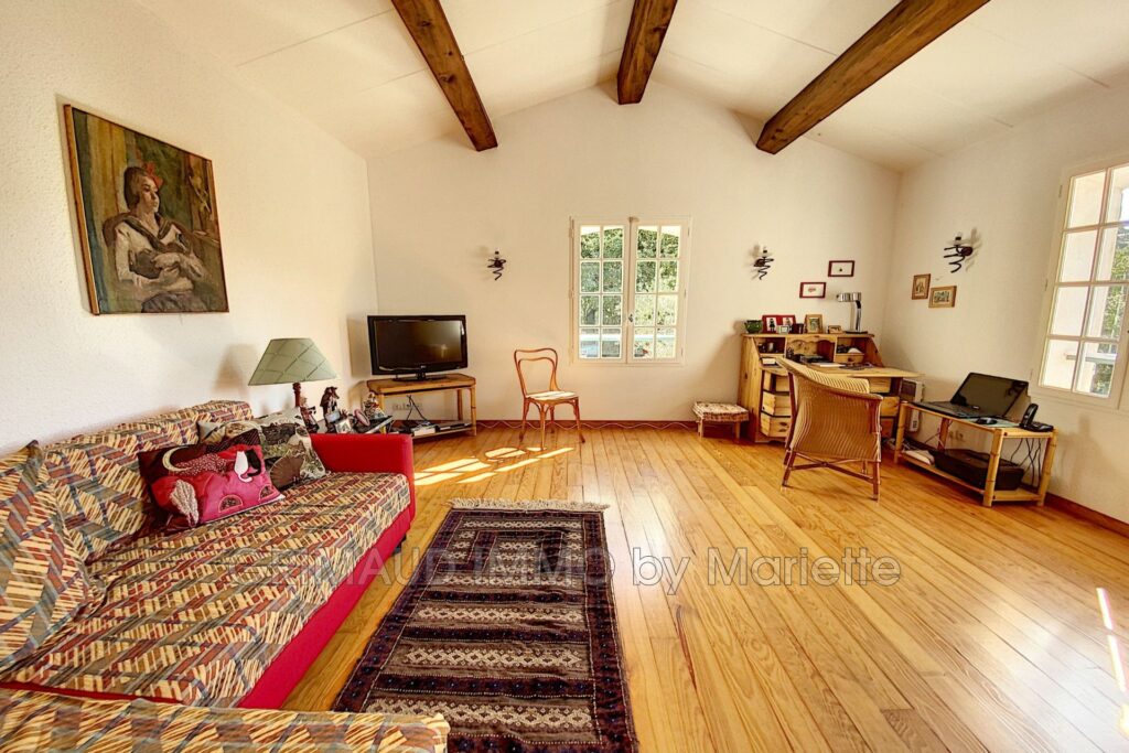 Havre de Paix avec Vue sur le Village  Villa avec Jardin et D – 6 pièces – 3 chambres – 225.00 m²