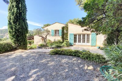 Havre de Paix avec Vue sur le Village  Villa avec Jardin et D – 6 pièces – 3 chambres – 225.00 m²