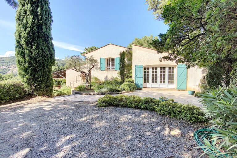 Havre de Paix avec Vue sur le Village  Villa avec Jardin et D – 6 pièces – 3 chambres – 225.00 m²